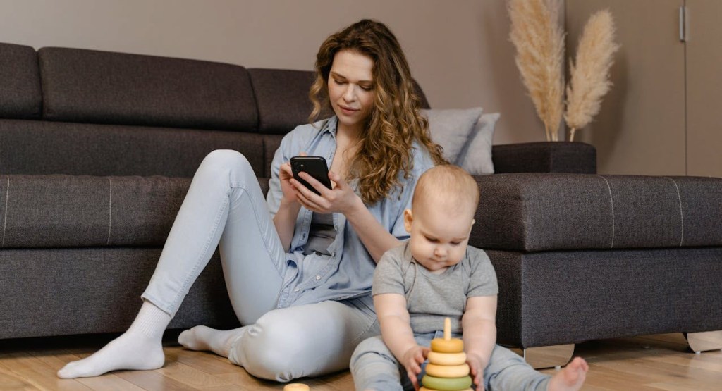 Medio Escuchando, Completamente&nbsp;Desconectando